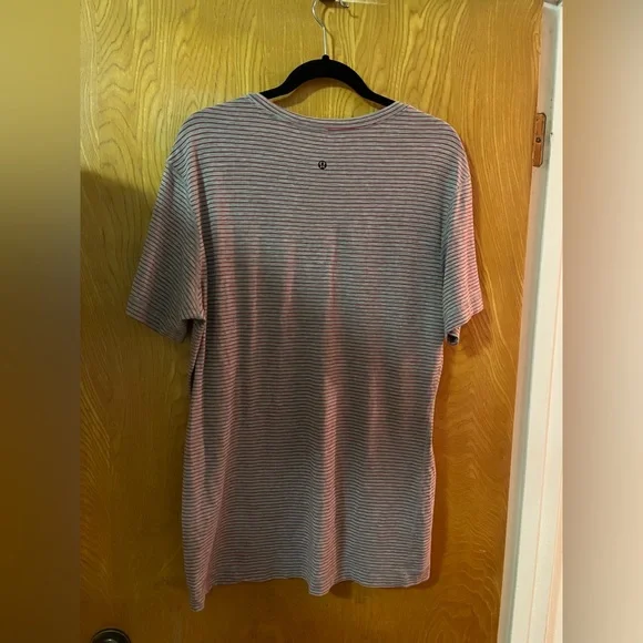 LULULEMON Five year basic vneck tee L - Picture 5 of 5